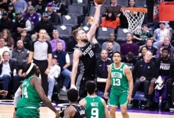 乐竞体育直播-里程碑夜波士顿凯尔特人再遭质疑；欧篮联窗口期刷纪录；悬念犹存；赛程密集仍需轮换的简单介绍